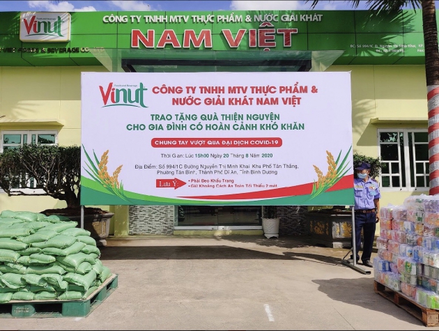 600 Phần quà cho người nghèo được phát tại công ty Nam Việt vào chiều 20/8/2020